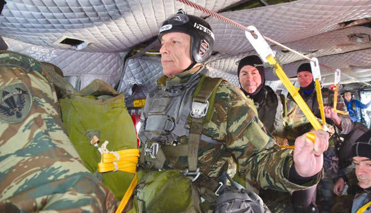 Ο αρχηγός ΓΕΕΘΑ επισκέφτηκε χθες το Κέντρο Εκπαίδευσης Ειδικών Δυνάμεων στη Νέα Πέραμο