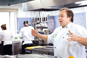 Ο σεφ Γιάννης Μπαξεβάνης