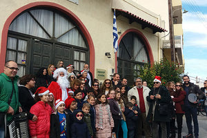 Είπαν την “αρχιχρονιά” μέσα απ’ το τρενάκι