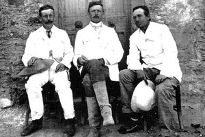 ΦΩΤΟ ΗΜΕΡΑΣ: Οι πρώτοι ανασκαφείς στο Παλαίκαστρο