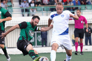 Ο Χατζηανδρέου με τον Γούλα σε στιγμιότυπο από το ντέρμπι ανάμεσα στον ΠΟΑ και το Αιγάλεω,