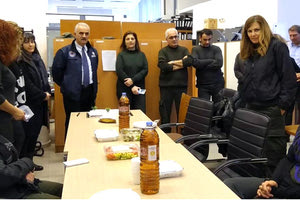 Σε κλειστό κύκλο έκοψαν την πρωτοχρονιάτικη πίτα τους οι εργαζόμενοι της Δημοτικής Αστυνομίας,