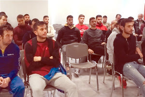 οι άνθρωποι της ΠΑΕ Εργοτέλης ετοίμασαν μια λιτή οικογενειακή εκδήλωση στην αίθουσα Τύπου του Παγκρητίου Σταδίου όπου και πραγματοποιήθηκε η κοπή της πίτας.