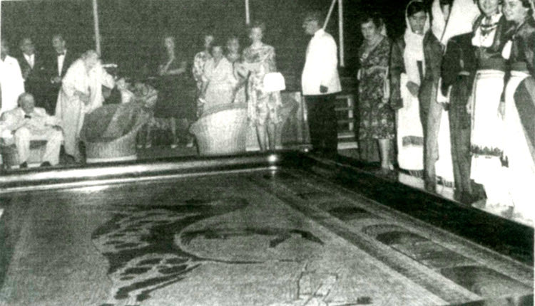 Η πισίνα της θαλαμηγού είναι από τα πιο εντυπωσιακά στοιχεία της «Χριστίνα»