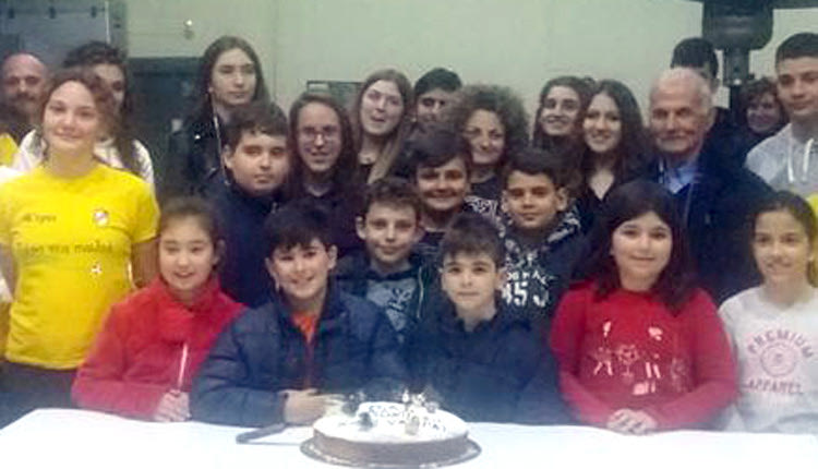 Η μεγάλη οικογένεια του Παγκρήτιου Αθλητικού Συλλόγου και της Αθλοκίνησης συγκεντρώθηκε στο σκοπευτήριο αεροβόλων για να κόψει την πίτα της.