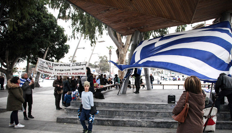 Σκοπιανό: πάλι πολύ μικρή προσέλευση, είχε το ταυτόχρονο συλλαλητήριο που πραγματοποιήθηκε στο Ηράκλειο.