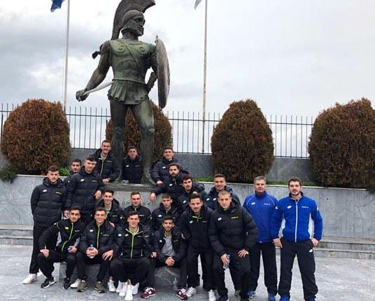 από το άγαλμα του Λεωνίδα στη Σπάρτη πήραν οι νέοι του Εργοτέλη