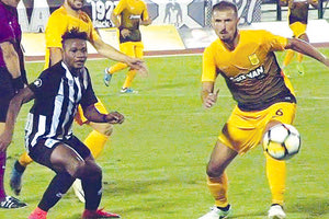 Ο Μπρους (αριστερά) κλείνει πιθανότατα σήμερα στον Εργοτέλη