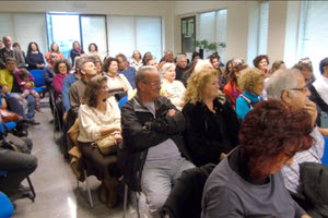 Η κοπή της μινωικής πίτας (κατασκευή του Ζαχ. Πατραμάνη) του σωματείου “Μινωικός Πολιτισμός και Γραφές” για το 2018