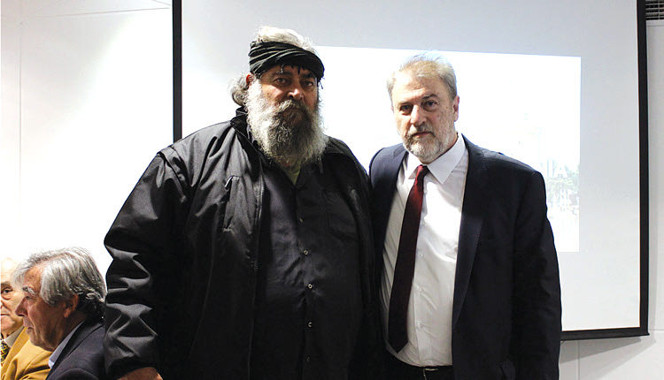  ο γνώριμος κ. Ψαράκης!- παρεβρέθηκε στην κοπή πίτας του ευρωβουλευτή Νότη Μαριά που πραγματοποιήθηκε στο ξενοδοχείο Capsis - Astoria στο Ηράκλειο