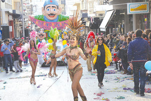 ΟΙ ΕΚΔΗΛΩΣΕΙΣ ΤΟΥ ΔΙΗΜΕΡΟΥ ΣΕ ΟΛΗ ΤΗΝ ΚΡΗΤΗ Μεγάλη καρναβαλική παρέλαση στο Ηράκλειο