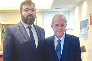 η συνάντηση που είχε χθες στην Αθήνα ο δήμαρχος Ηρακλείου Βασίλης Λαμπρινός με τον υφυπουργό Αθλητισμού Γιώργο Βασιλειάδη