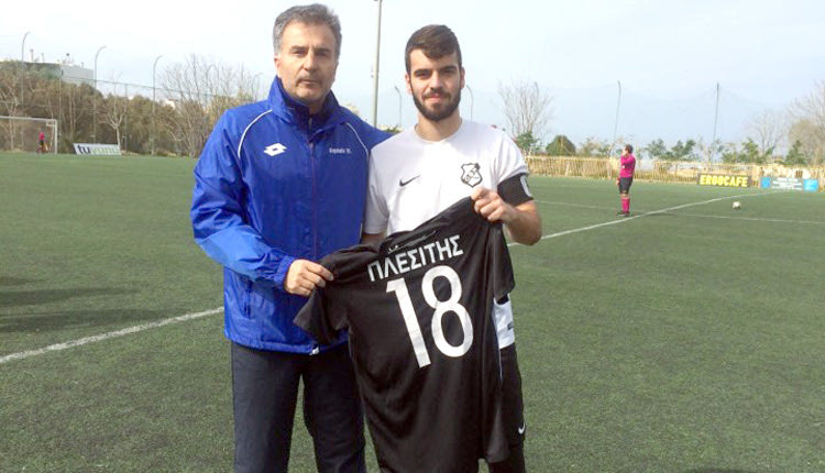    Οι παίκτες των Κ-19 του ΟΦΗ τίμησαν τον πρώην προπονητή τους Β. Πλεσίτη