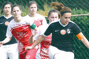 οι γυναίκες του ΟΦΗ επί του Βόλου 2004