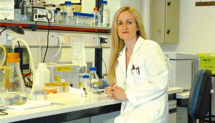 Η μεταδιδακτορική ερευνήτρια δρ Ελένη Πετσαλάκη