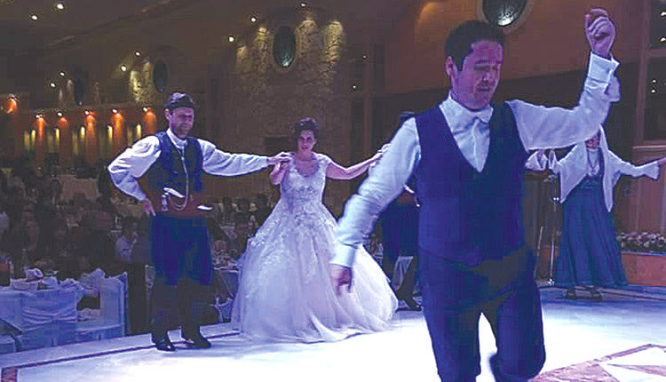 Η ΚΑΡΔΙΑ... ΕΝΩΣΕ ΤΟ ΖΕΥΓΑΡΙ ΤΩΝ ΓΙΑΤΡΩΝ