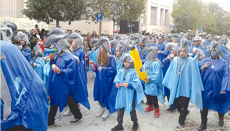 “Δελφίνια” στην αποκριάτικη παρέλαση της Κυριακής