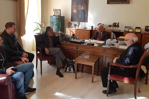 Εθιμοτυπική συνάντηση με αντιπροσωπεία της ομάδας πόλο του ΟΦΗ είχε χθες στη Λότζια ο δήμαρχος Ηρακλείου Βασίλης Λαμπρινός.