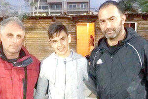 Ο κ. Παπαγγελής με τον προπονητή της Μικτής Παίδων κ. Φραγκάκη και με τον αθλητή Σπυριδάκη