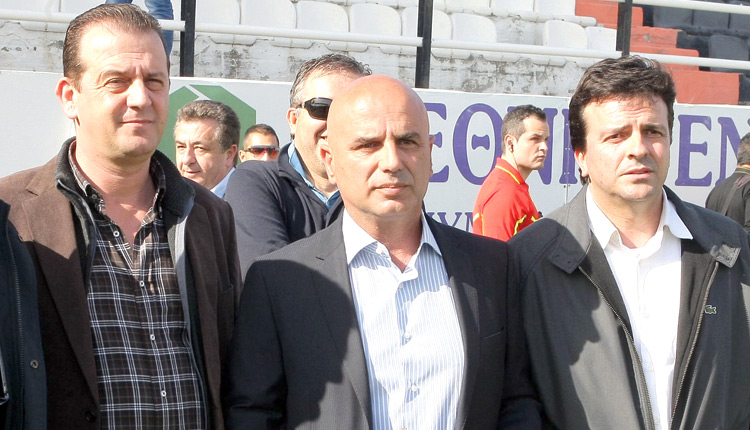 Aριστερά ο απερχόμενος πρόεδρος κ. Κουναλάκης, στη μέση ο νέος κ. Κοκκινάκης μαζί με τον κ. Συριγωνάκη