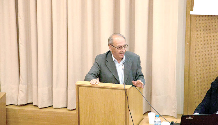 άξιος συνεργάτης της “Π”, ο καθηγητής φιλοσοφίας κ. Γ. Κουμάκης