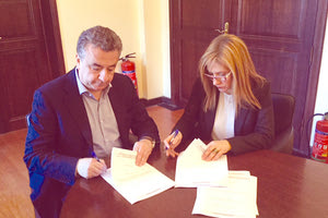σύμβαση συνυπέγραψαν ο περιφερειάρχης Κρήτης Σταύρος Αρναουτάκης και η συντονίστρια της Αποκεντρωμένης Διοίκησης Κρήτης Μαρία Κοζυράκη για έλεγχο στην ποιότητα των έργων