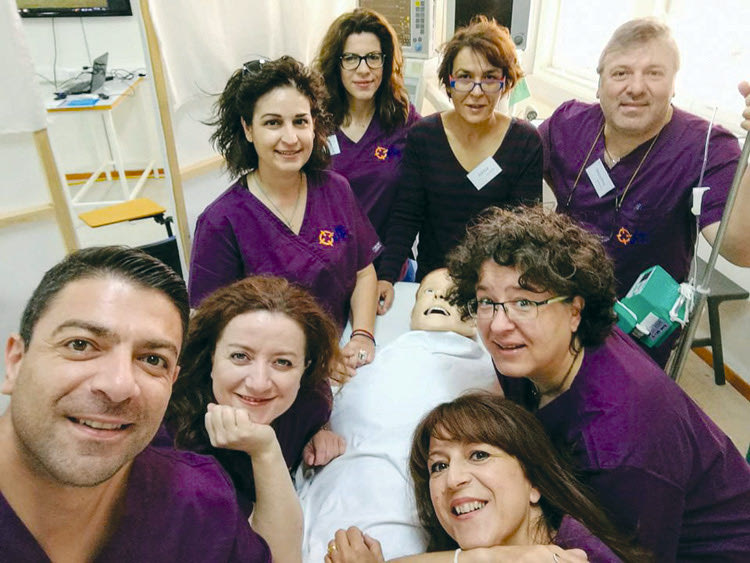 Ο… ΣΑΚΗΣ ΤΟΥ ΠΑΓΝΗ: Ρομποτική κούκλα «εκπαιδεύει» γιατρούς και νοσηλευτές