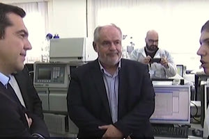 ΣΠΟΤ ΓΙΑ ΤΗΝ ΕΡΕΥΝΑ : Τσίπρας και Φωτάκης καλούν πίσω τους νέους επιστήμονες