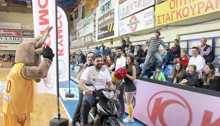 Ρέθυμνο: Ο αριστερόχειρας Ανδρέας Παπαδάκης αναδείχθηκε νικητής στον μεγάλο διαγωνισμό με έπαθλο ένα μηχανάκι