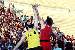 ΚΥΠΕΛΛΟ ΜΠΑΣΚΕΤ: Τρόντζος και Καστρινάκης στον τελικό του 1978 στο Παναθηναϊκό Στάδιο