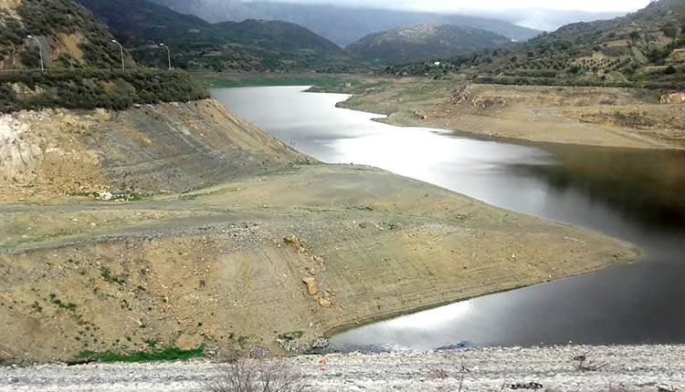 Σκηνικό ξηρασίας στο φράγμα Αποσελέμη