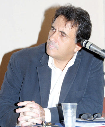  ο Μανόλης Χαλκιαδάκης, υποστήριξε τη μεταπτυχιακή του εργασία ειδίκευσης στο Τμήμα Πολιτικής Επιστήμης του Πανεπιστημίου Κρήτης