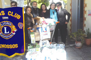 προσφορά τροφίμων για τα συσσίτια του Αγ. Κωνσταντίνου από τη Λέσχη Lions Κνωσός