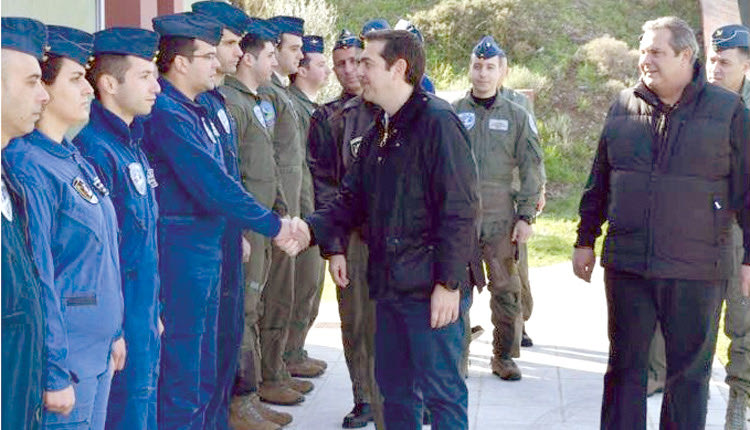 Πάνο! Την 135 Σμηναρχία Μάχης στη Σκύρο επισκέφθηκαν ο πρωθυπουργός και ο υπουργός Εθνικής Άμυνας,