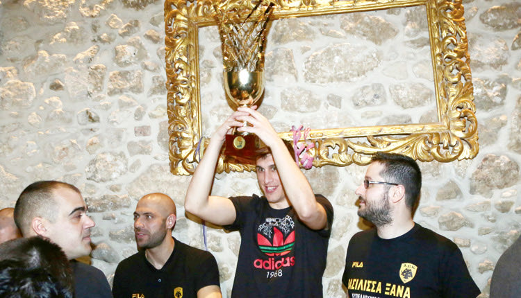 AEK: Διασκέδασαν μέχρι το πρωί στο Ηράκλειο