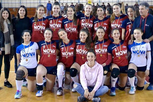 Η ομάδα της ΑΘΛΕΣΗ που φέτος ήρθε δεύτερη στις νεάνιδες