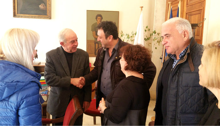 Αντιπροσωπεία των εργαζομένων στους δημοτικούς παιδικούς σταθμούς συναντήθηκε μαζί με εκπρόσωπους του ΕΚΗ με το δήμαρχο Ηρακλείου κ. Β. Λαμπρινό