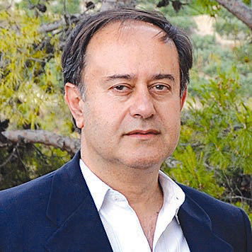 Ο γραμματέας του Εμπορικού Συλλόγου Ηρακλείου και αντιπρόσωπος αυτοκινήτων, κ. Βασίλης Εφραίμογλου