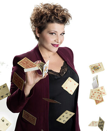 Η ΓΙΩΤΑ ΝΕΓΚΑ: Μοιράζει φύλλο ...στους άντρες καλλιτέχνες