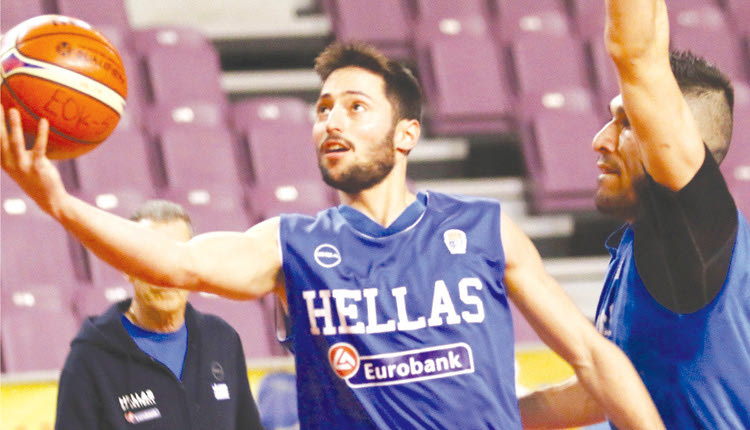  Ο Γκίκας με τον Κασελάκη στη χθεσινή προπόνηση της Εθνικής