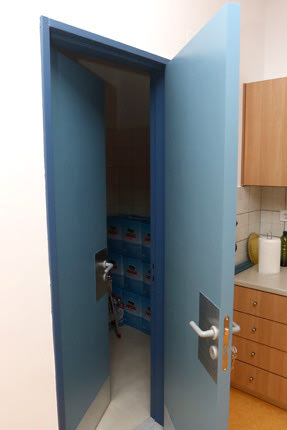 10ο Nηπιαγωγείο: Δύο πόρτες  έχει η ζωή, δύο και η αποθήκη  που βρίσκεται δίπλα στην κουζίνα