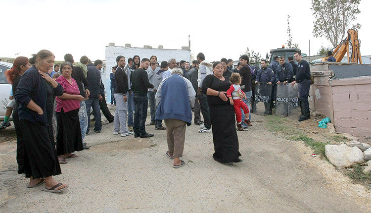 Την κοινωνική ένταξη των Τσιγγάνων  του καταυλισμού στα Δύο Αοράκια  προωθεί η κυβέρνηση