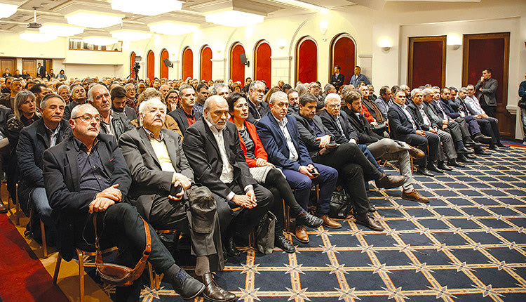 Οι παρευρισκόμενοι δεν άκουσαν πολιτική ομιλία, αλλά μία διάλεξη ενός πανεπιστημιακού