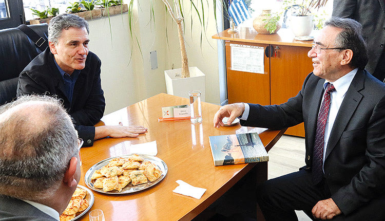  ο κ. Τσακαλώτος στις συναντήσεις που είχε με τον πρόεδρο του Δ.Σ. της Συνεταιριστικής Τράπεζας Χανίων κ. Μιχάλη Μαρακάκη.