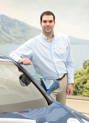 Γιάννης Καραγιάννης: ΕΝΑΣ ΗΡΑΚΛΕΙΩΤΗΣ ΠΙΣΩ ΑΠΟ ΤΟ ΕΜΒΛΗΜΑΤΙΚΟ BRAND Bentley