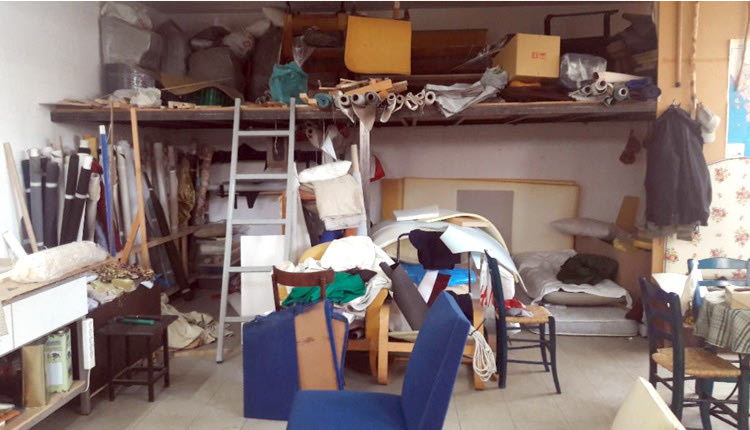 Κατάστημα  “Ταπετσαρίες  επίπλων Καψάλης”