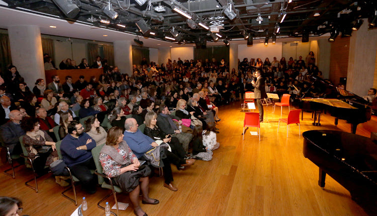 Η αίθουσα του Πειραματικού Θεάτρου του Πολιτιστικού  Κέντρου ήταν κατάμεστη από κόσμο