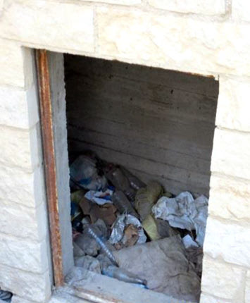 Η δημοτική αδιαφορία στην πύλη του Δερματά