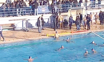 Επεισόδια εντός και εκτός αγωνιστικού χώρου, μέχρι και πτώση οπαδού από τις εξέδρες σημάδεψαν το παιχνίδι ανάμεσα στον Απόλλωνα Σμύρνης και τον Εθνικό, στο κολυμβητήριο της Ηλιούπολης