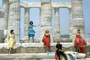 Σούνιο 1961: Φωτογράφιση με δημιουργίες του σχεδιαστή μόδας Ντίμη Κρίτσα